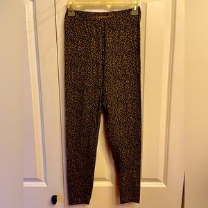 Old Navy small leopard print leggings in tan and black